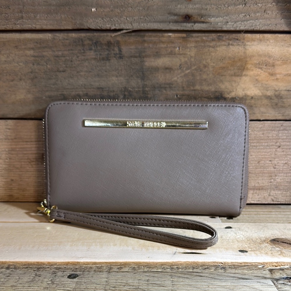 Steve Madden Taupe Wallet